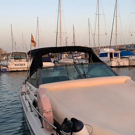 Alquiler De Barco Hotel na wodzie
