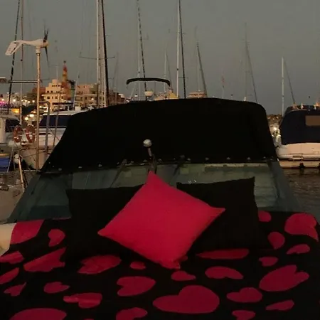 Alquiler De Barco Hotel en barco Las Galletas