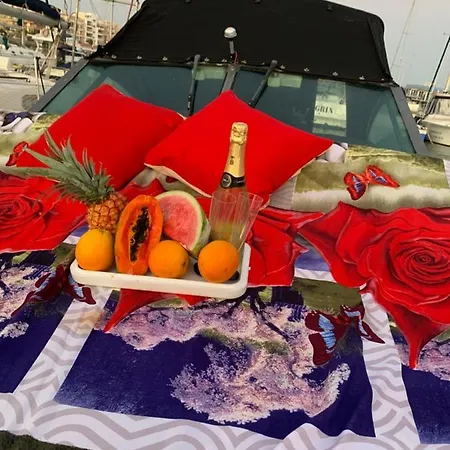 Alquiler De Barco Hotel en barco *